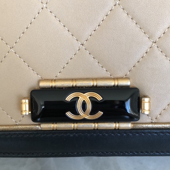 Chanel beige quilted flap bag - Picture 15 of 17